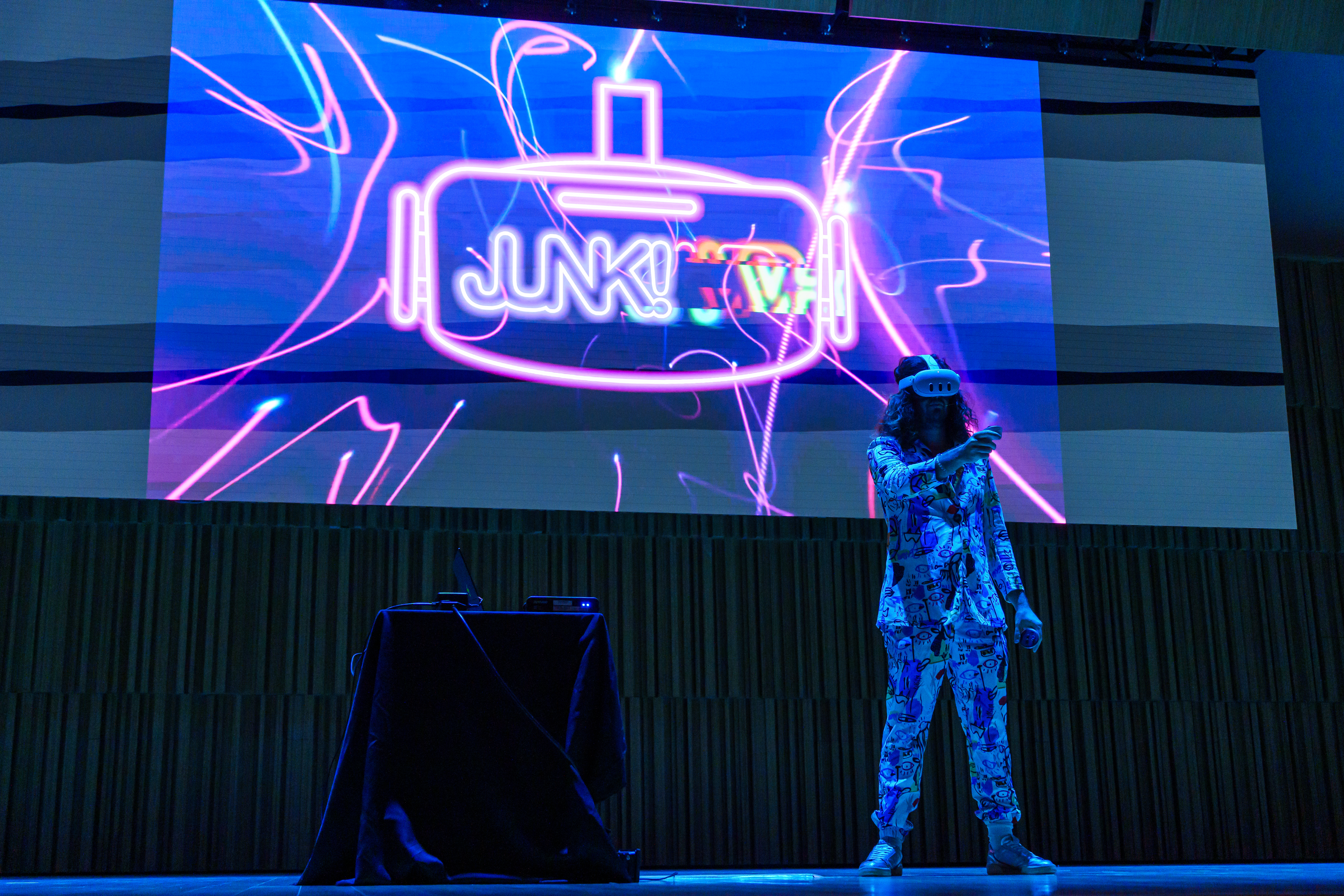 JUNK!VR — Music-Making in Virtual Reality